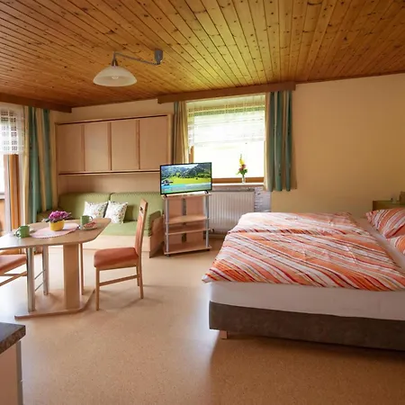 Lindenhof**, 招待所 3*