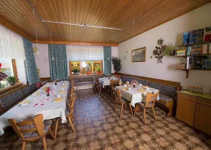 Lindenhof**, Pensjonat