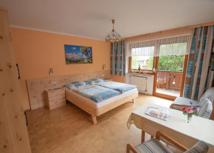 Lindenhof**, 3*